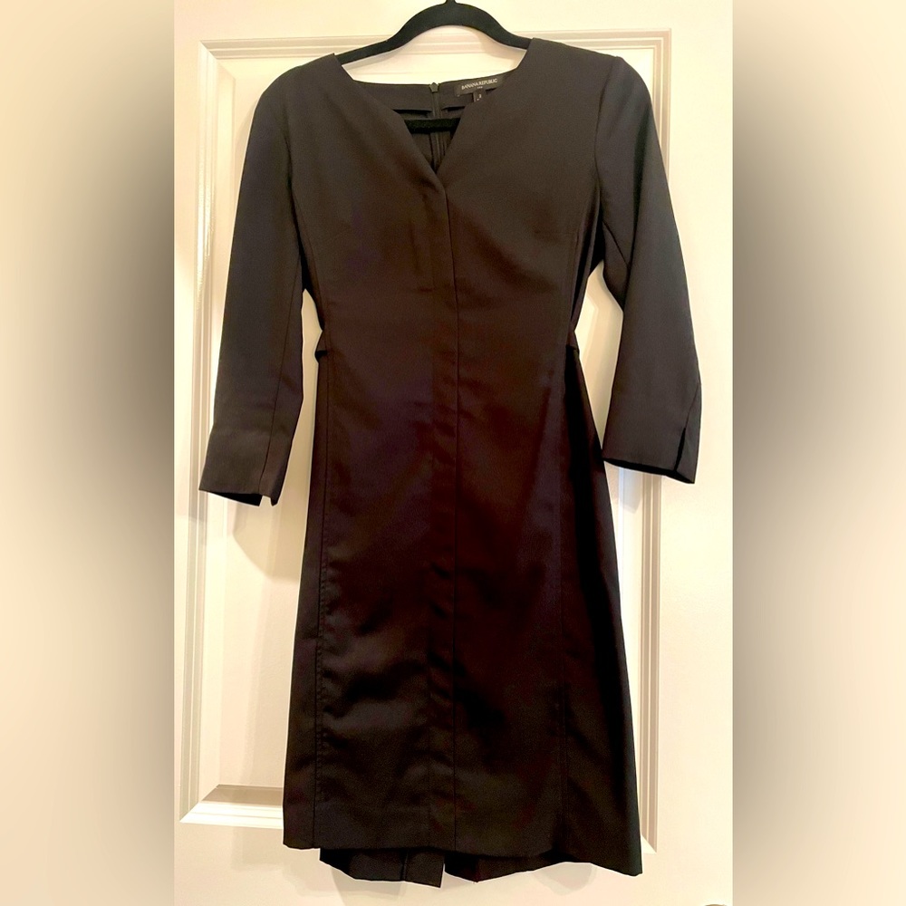 Banana Republic Black Long Sleeve Dress attached belt Size 2